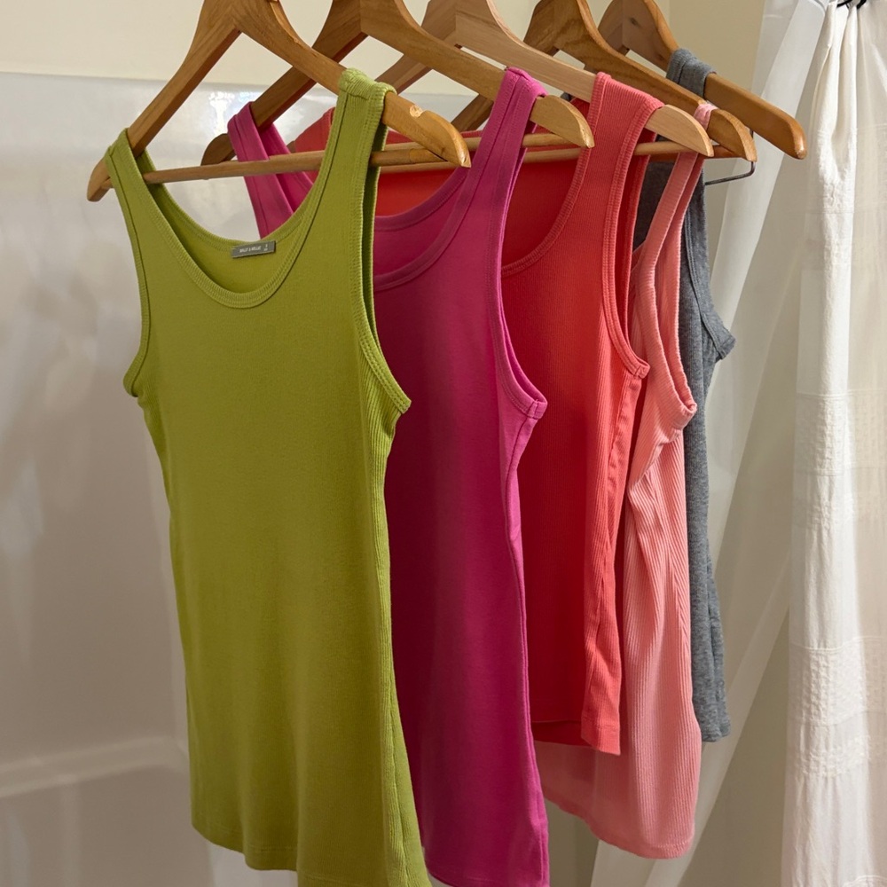 Tank top bundle (5) like new pastel colors